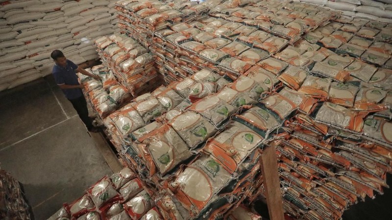 Target OP CBP ini akan menggelontorkan CBP sebanyak 10.000-15.000 ton per hari dengan ketentuan harga Gudang Rp 8.100 per kg.