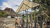 Pemerintah pusat, melalui Badan Nasional Penanggulangan Bencana (BNPB), menargetkan verifikasi rumah rusak akibat gempa Lombok selesai pada akhir September 2018. (ANTARA FOTO/Ahmad Subaidi)