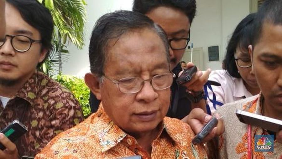 Darmin Nasution buka suara mengenai peringkat daya saing global untuk Indonesia versi World Economic Forum (WEF).