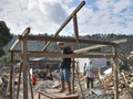 FOTO: Korban Gempa Lombok Bangun Hunian Sementara