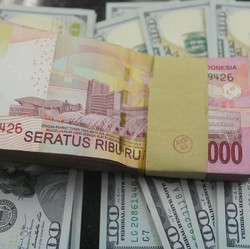 Kalah Telak dari Dolar AS, Kinerja Rupiah Terburuk di Asia