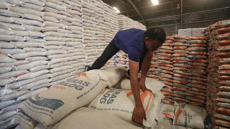 Target OP CBP ini akan menggelontorkan CBP sebanyak 10.000-15.000 ton per hari dengan ketentuan harga Gudang Rp 8.100 per kg.