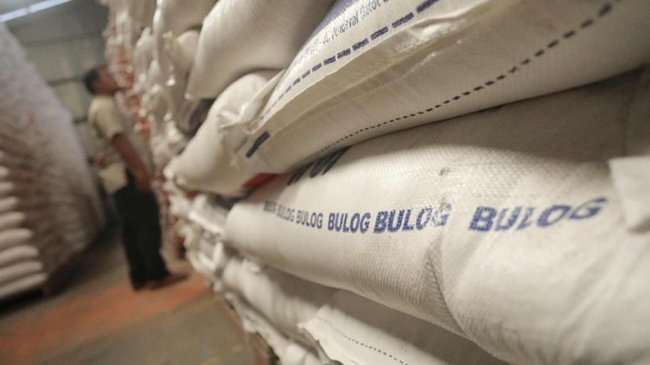 Bulog Kegiatan Ketersediaan Pasokan dan Stabilisasi Harga Beras Medium di Komplek Pergudangan Bulog Divre DKI Jakarta dan Banten, Kelapa Gading, Jakarta Utara.