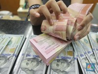 Rupiah KO di Kurs Tengah BI, Terlemah Asia di Pasar Spot