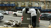 Lembaga pemeringkat Moody's mengatakan bahwa kejatuhan peso akan membuat Argentina kesulitan dalam membayar utang. (REUTERS/Marcos Brindicci).