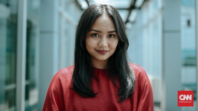 Gita Gutawa Terpincut Suara 'Empuk' Piringan Hitam