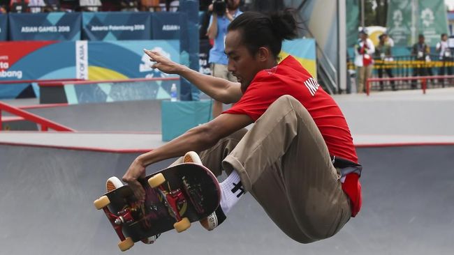 Pevi Permana, Sembunyikan Patah Tangan Demi Skate Board