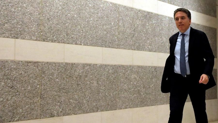 Argentina mengumumkan pengetatan anggaran pada hari Senin di bawah tekanan IMF untuk mencapai keseimbangan fiskal.