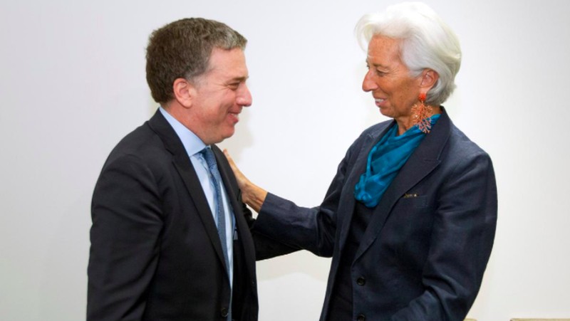 Pemerintah Argentina berharap Dana Moneter Internasional (IMF) akan setuju mencairkan bantuannya pada paruh kedua September.