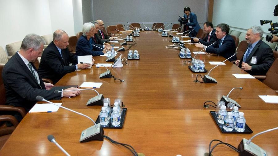 Pemerintah Argentina berharap Dana Moneter Internasional (IMF) akan setuju mencairkan bantuannya pada paruh kedua September.