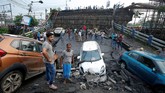 Jembatan Majherhat yang berada di kota Kolkata, India runtuh pada Selasa, (4/9) pukul 16.40 waktu setempat (REUTERS/Rupak De Chowdhuri)