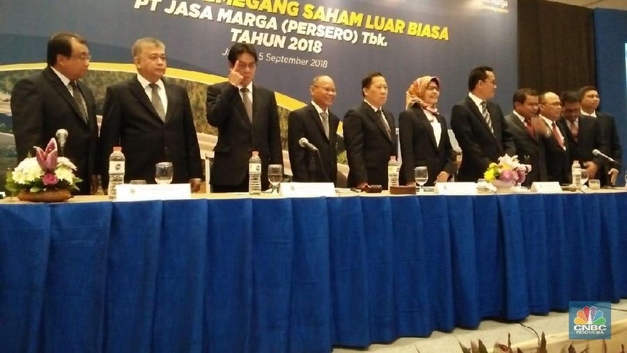 Laba bersih per saham juga tak mengalami pergeseran yang berarti karena hanya naik menjadi Rp 303,48/saham.