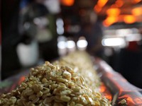 Harga Kedelai Selangit Bikin Produsen Tahu-Tempe Menjerit