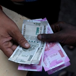 Siap-siap, Rupiah Bakal Ungguli Kinerja Rupee di 2019