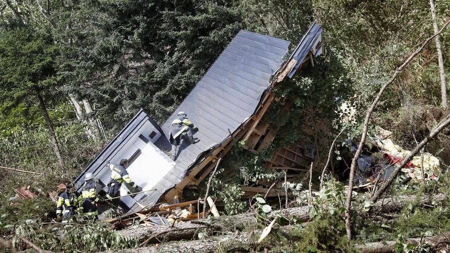 Gempa berkekuatan 6,7 SR tersebut menewaskan satu orang, 32 orang hilang dan 120 orang luka-luka.