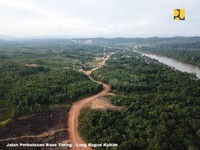 Melihat Proyek Jalan yang Sambungkan Kalimantan Utara & Timur