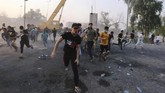 Satu orang tewas dan 25 lainnya luka-luka akibat tembakan petugas keamanan Irak saat mencoba membubarkan pengunjuk rasa. (REUTERS/Alaa al-Marjani)