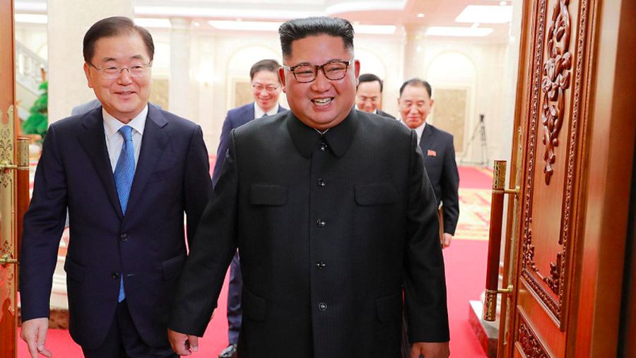 Korea Utara (Korut) dan Korea Selatan (Korsel) pada hari Senin (15/10/2018) sepakat untuk mulai menyambungkan kembali jalur jalan raya dan kereta