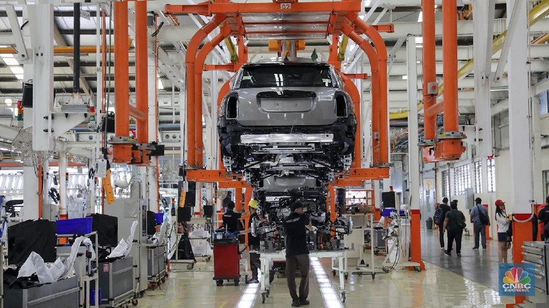Mobil ini ditawarkan dengan harga Rp599 juta off the road dan Rp769 juta off the road untuk tipe New MINI Cooper S Countryman Sports.