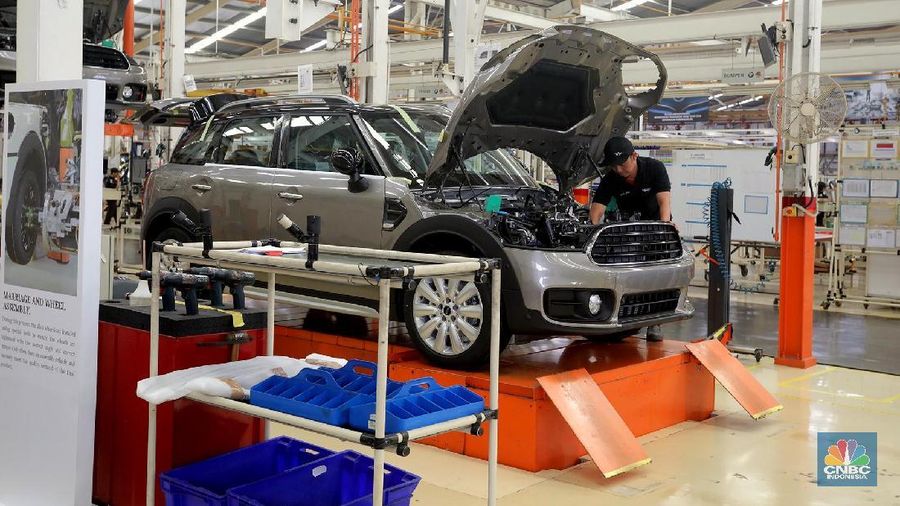 Mobil ini ditawarkan dengan harga Rp599 juta off the road dan Rp769 juta off the road untuk tipe New MINI Cooper S Countryman Sports.