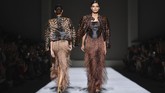 Tom Ford membuka ajang fesyen New York Fashion Week Spring/Summer 2019 dengan koleksi busana terbarunya. (AFP PHOTO / Angela Weiss)