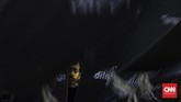 Dalam aksi Kamisan ke-522 pun diputar pernyataan dan pidato Presiden Jokowi serta pendahulunya, Susilo Bambang Yudhoyono soal janji pengungkapan kasus Munir. (CNN Indonesia/Adhi Wicaksono)