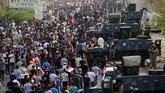 Demostrasi ini dilakukan lantaran air yang terpolusi menyebabkan 20 ribu orang dirawat di rumah sakit. (REUTERS/Alaa al-Marjani)