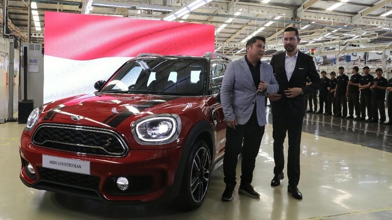 Mobil ini ditawarkan dengan harga Rp599 juta off the road dan Rp769 juta off the road untuk tipe New MINI Cooper S Countryman Sports.