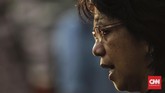 Dalam aksi Kamisan ke-522, istri aktivis HAM Munir Said Thalib, Suciwati, mengatakan akan bertemu Kepala Badan Reserse Kriminal (Kabareskrim) Polri Aried Sulistiyanto terkait kasus pembunuhan suaminya.(CNN Indonesia/Adhi Wicaksono)