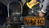 Setiap tahun nama-nama pebalap beken pada era 'jadul' hingga modern mendatangi Goodwood Revival. Selain untuk balapan menggunakan mobil klasik mereka juga mau bernostalgia atau merasakan sensasi lain. (REUTERS/Toby Melville)