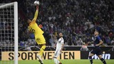 Untuk musim ini, para juru kunci dari empat grup yang ada akan langsung terdegradasi ke Liga B musim ini. (REUTERS/Andreas Gebert)