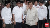Wakil Presiden Jusuf Kalla tiba di Posko Cemara, Jakarta, Jumat, 7 September 2018. Tokoh asal Sulawesi Selatan ini didaulat menjadi Ketua Dewan Pengarah Tim Kampanye Nasional Pasangan Jokowi-Ma’ruf Amin. (CNNIndonesia/Safir Makki)