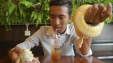 Semua reptil di kafe ini didatangkan langsung dari Thailand.