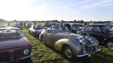 Goodwood Revival sekarang sudah masuk dalam kalender balap internasional. (REUTERS/Toby Melville)