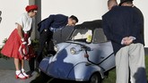 Balapan mobil klasik digelar di Goodwood Motor Circuit, lokasi itu tidak pernah berubah sejak pertama kali diselenggarakan.(REUTERS/Toby Melville)