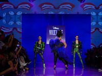 Pertama di New York Fashion, Busana Berbalut Karakter Disney