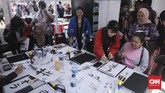 Di acara ini pengunjung juga bisa belajar menulis huruf kanji saat acara Jak-Japan Matsuri 2018 di komplek Gelora Bung Karno, Senayan, Jakarta (9/9). (CNN Indonesia/ Hesti Rika)