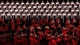 Para penyanyi konser malam peringatan 70 tahun berdirinya Korea Utara di Pyongyang. (REUTERS/Danish Siddiqui)
