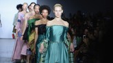 Kehadiran ketiganya disatukan dalam Indonesian Diversity dan dikoordinasi Indonesia Fashion Gallery (IFG) New York, KJRI NY. (Fernanda Calfat/Getty Images for Indonesian Diversity/AFP)