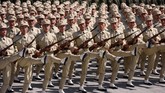 Tentara Kavaleri Rakyat Korea (KPA) berbaris selama rapat umum di alun-alun Kim Il Sung di Pyongyang pada 9 September 2018. (AFP PHOTO / Sebastien BERGER)