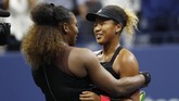 Saat berpelukan di net, Naomi Osaka mengaku dirinya kembali seperti gadis kecil yang berjumpa idolanya, Serena Williams. (REUTERS/Geoff Burke-USA TODAY Sports)
