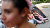 Mereka tampil dengan mengadopsi sejumlah cerita, di antaranya adalah 'Swan Lake' dan 'The Nutcracker and Don Quixote'. (REUTERS/Carlos Jasso)