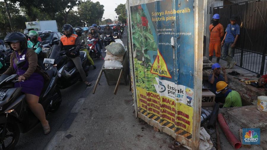 Saat ini pemerintah masih belum rampung menentukan proyek-proyek yang akan ditunda.