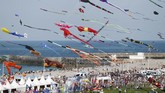 Dieppe’s Kite Festival digelar setiap tahunnya sejak 1980-an. Tahun ini ialah penyelenggaraan yang ke-20. Ini adalah festival layang-layang terbesar di dunia.