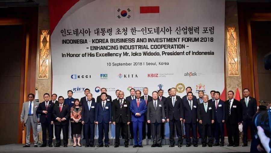 Jokowi menyebut perusahaan garmen dan tekstil asal Korea Selatan telah mempekerjakan hingga 900 ribu pekerja asal Indonesia.