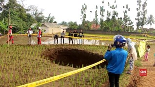 VIDEO: Lubang Misterius di Sukabumi Gegerkan Warga
