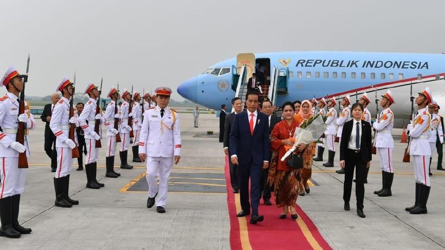 Presiden Joko Widodo telah menyampaikan keluhan industri otomotif nasional kepada Presiden Vietnam Trần Đại Quang dalam kunjungan kenegaraan ke Hanoi.