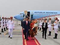 Jokowi Minta Presiden Vietnam Hapus Hambatan Ekspor Mobil RI