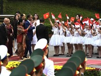 Dari Negeri K-Pop, Jokowi Terbang ke Vietnam Bahas ZEE