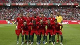 Skuat timnas Portugal tanpa Cristiano Ronaldo pada laga menghadapi Italia di Stadion Da Luz Lisbon. (REUTERS/Rafael Marchante)